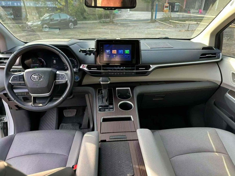 新余22年丰田塞纳5