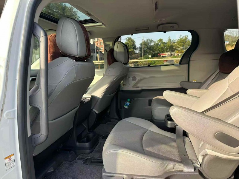 新余22年丰田塞纳6