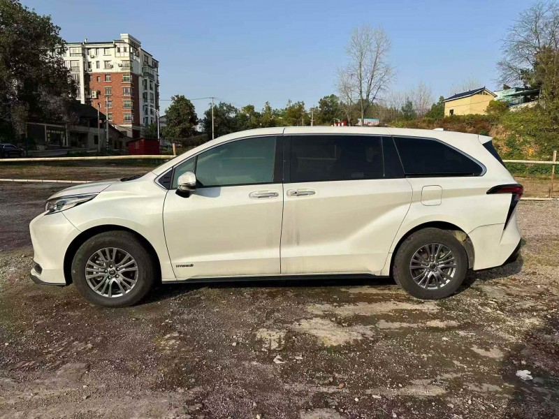 新余22年丰田塞纳7