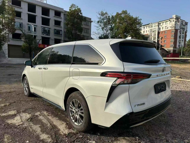 新余22年丰田塞纳8