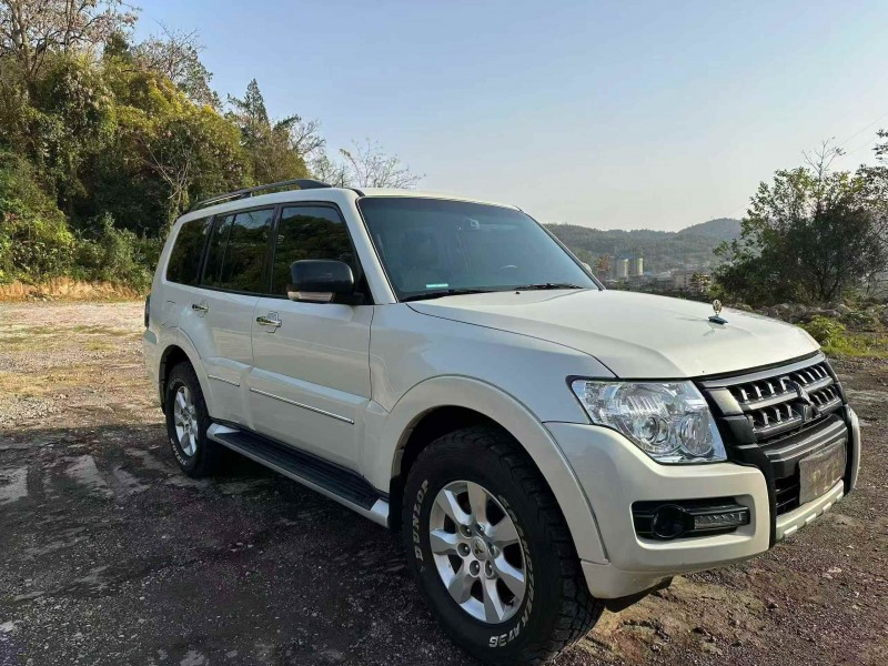 吉安23年三菱帕杰罗3