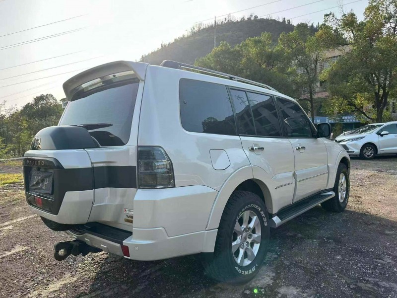 吉安23年三菱帕杰罗9