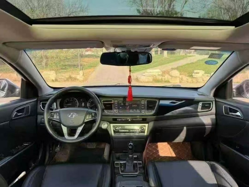 邢台17年现代名图8