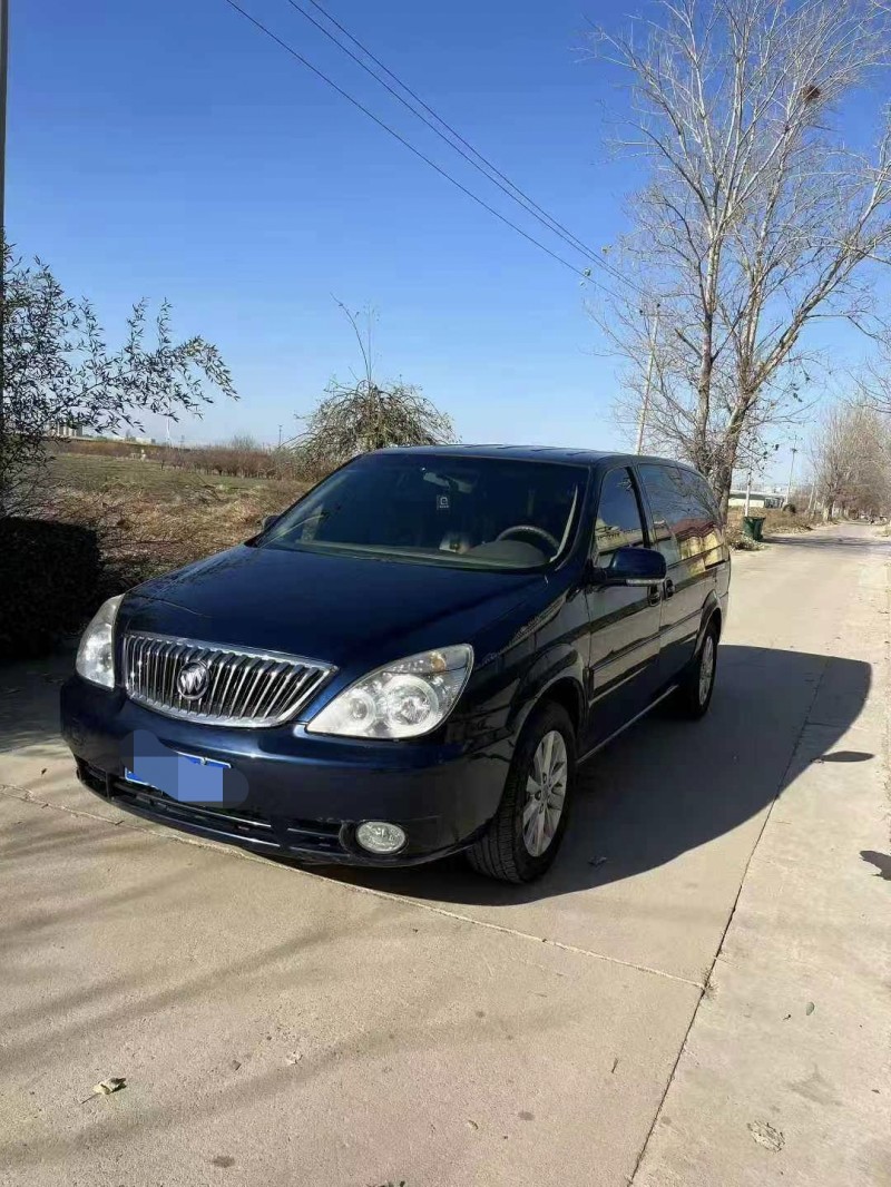 保定17年别克GL82