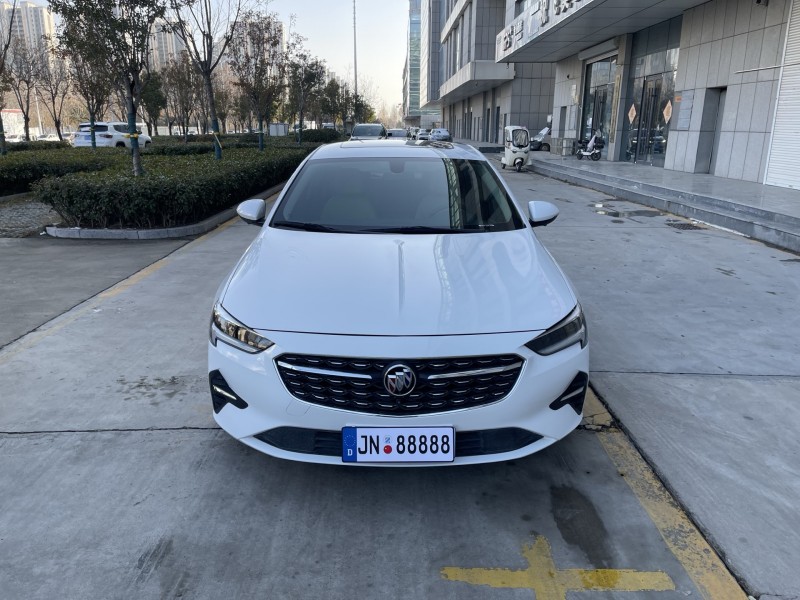 济宁21年别克君威1