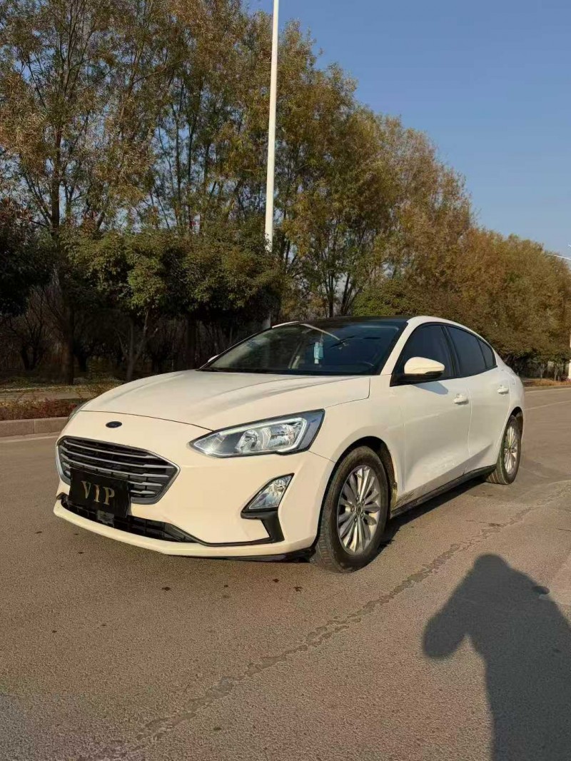 泰安19年福特福克斯3