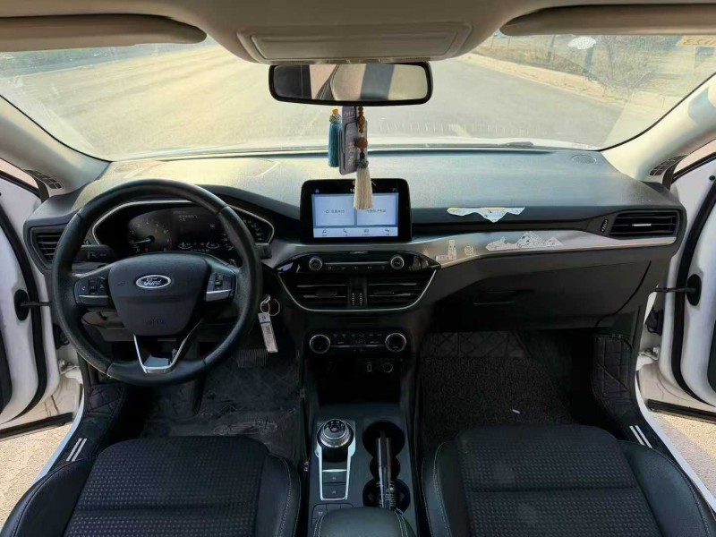 泰安19年福特福克斯5