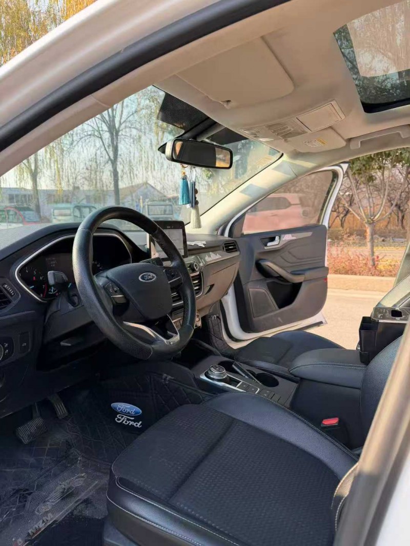 泰安19年福特福克斯6