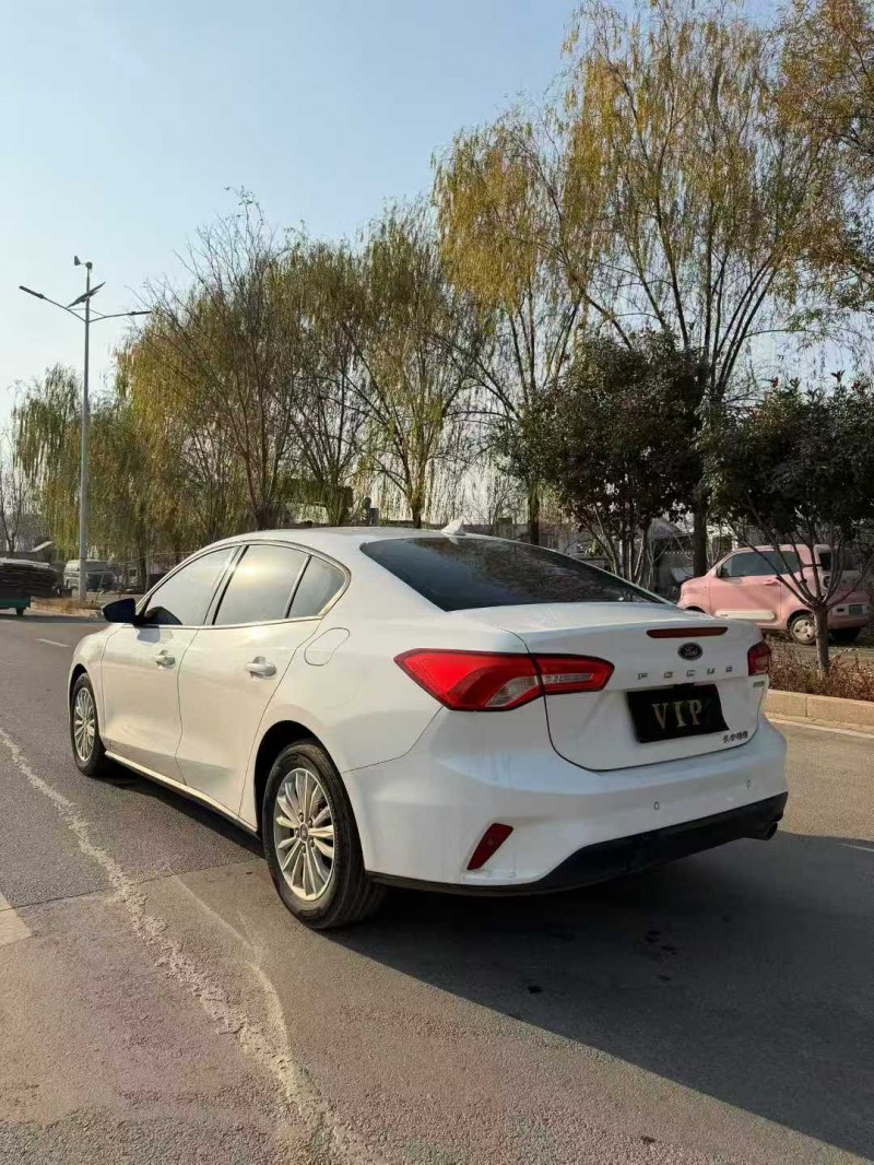 泰安19年福特福克斯7