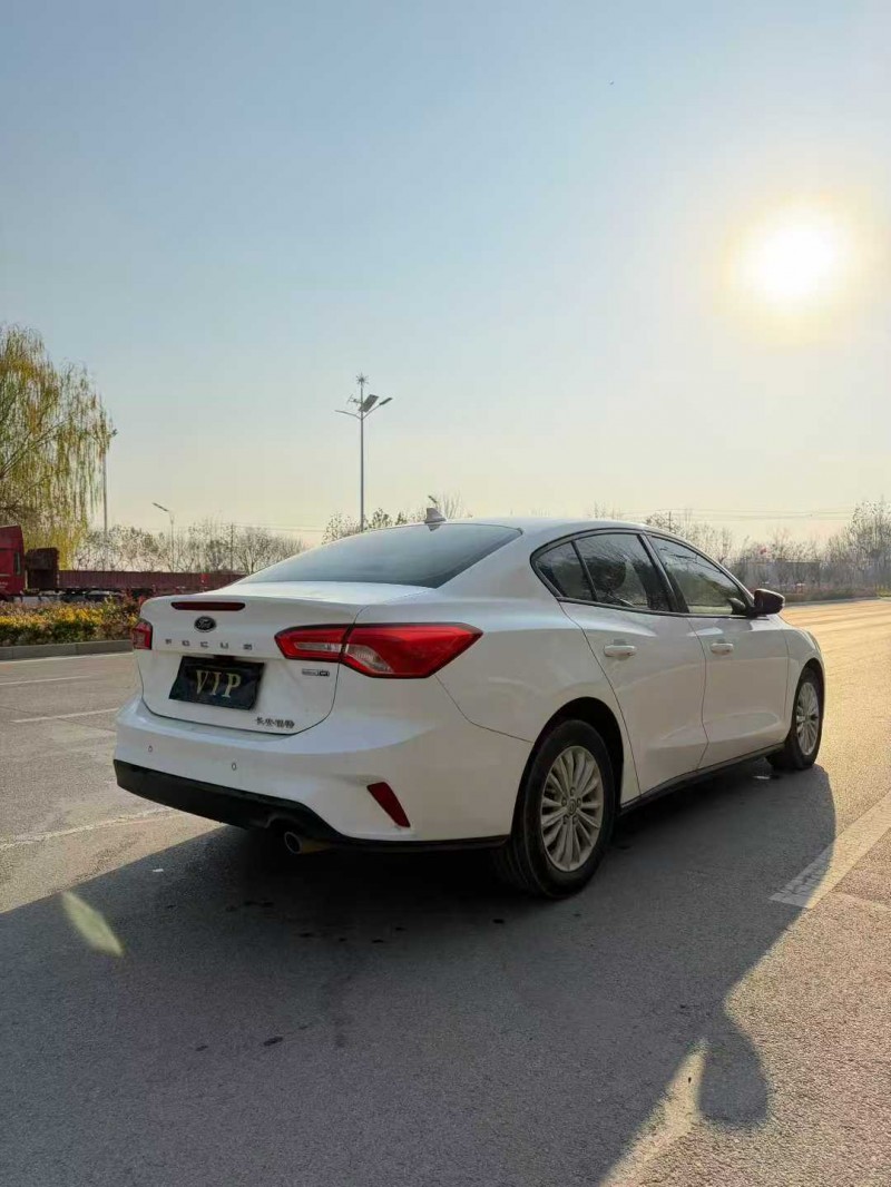泰安19年福特福克斯9