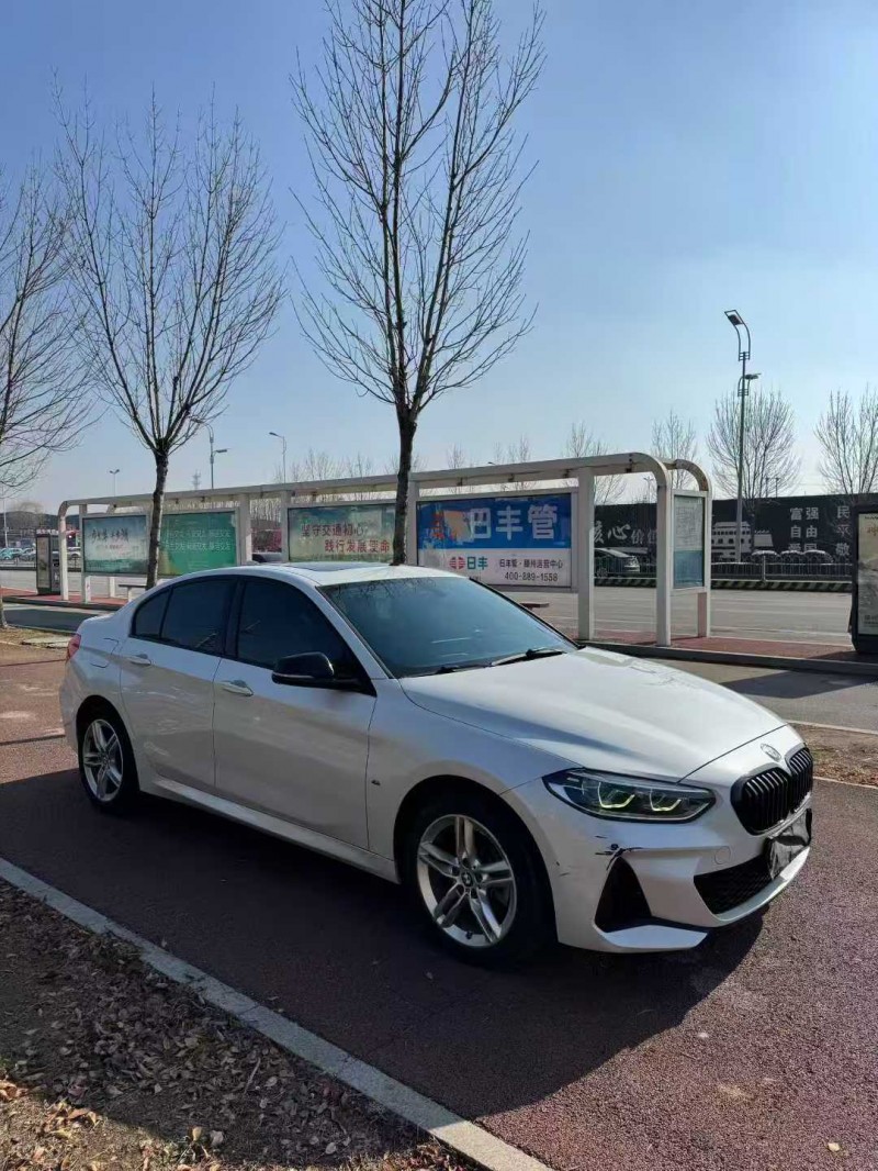 济宁22年宝马1系2