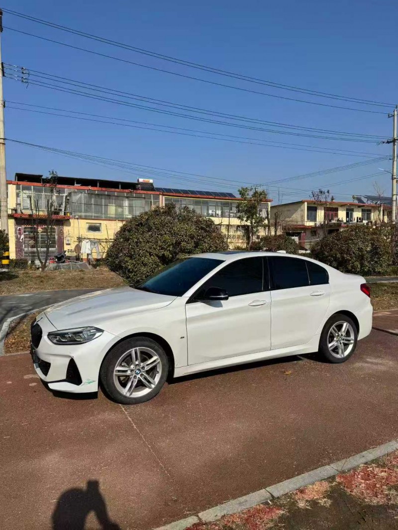 济宁22年宝马1系3