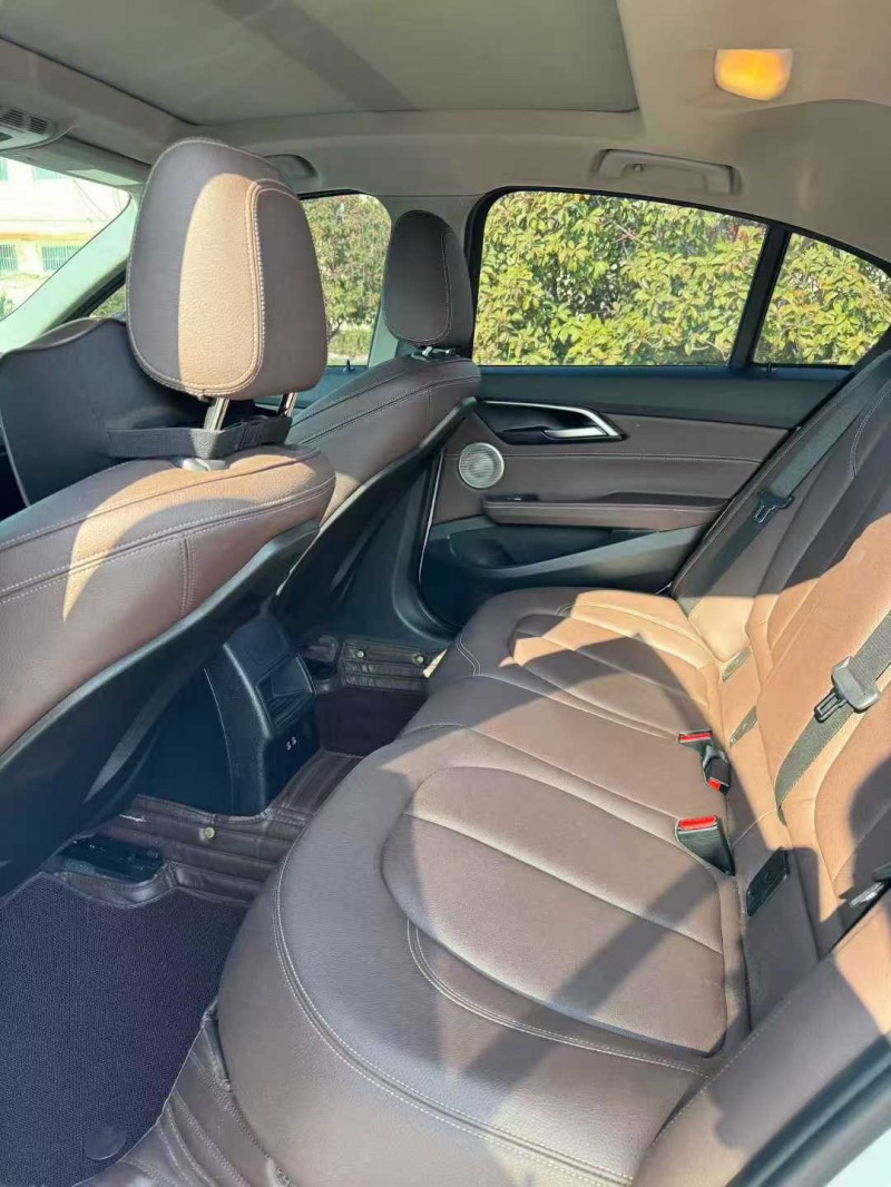 济宁22年宝马1系6