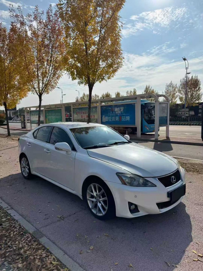 泰安12年雷克萨斯IS2
