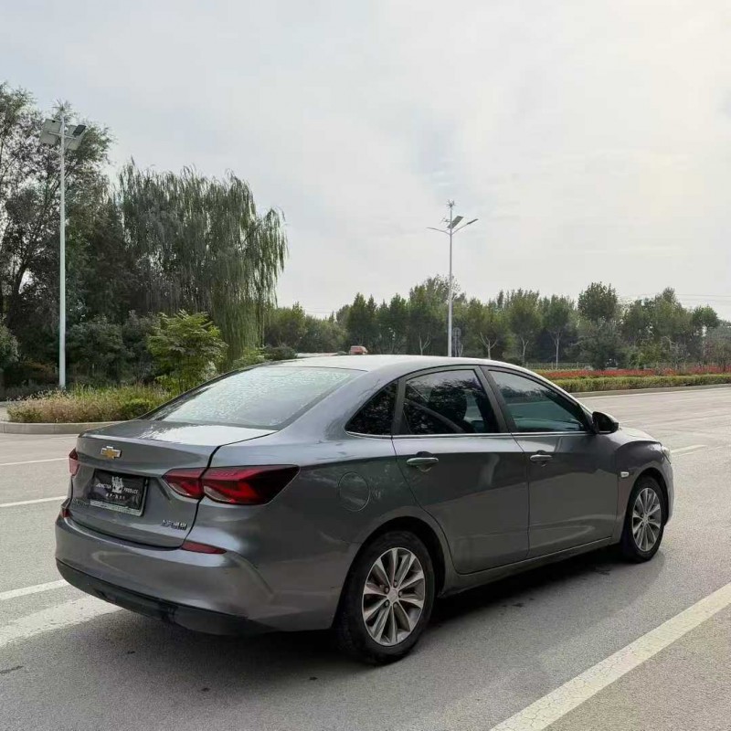 东营20年雪佛兰科鲁泽6