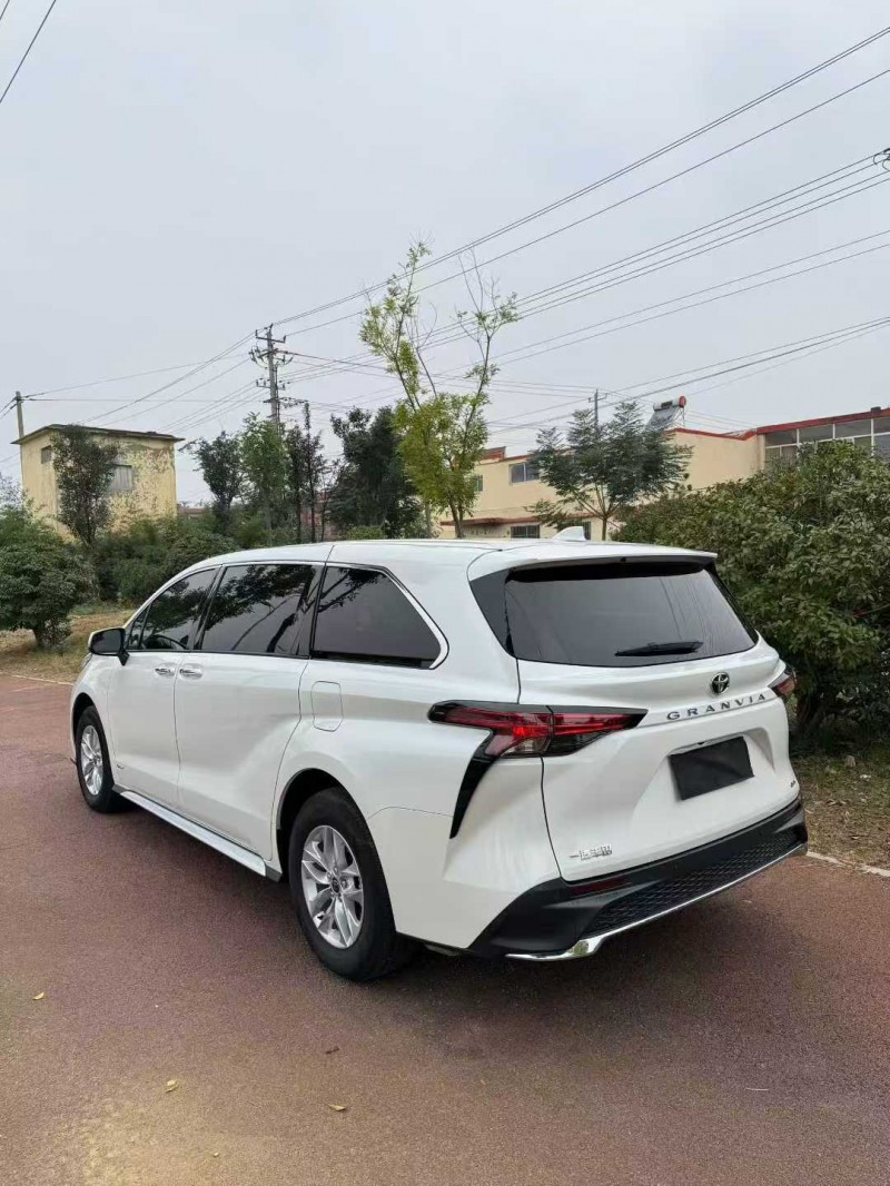 泰安25年丰田格瑞维亚4