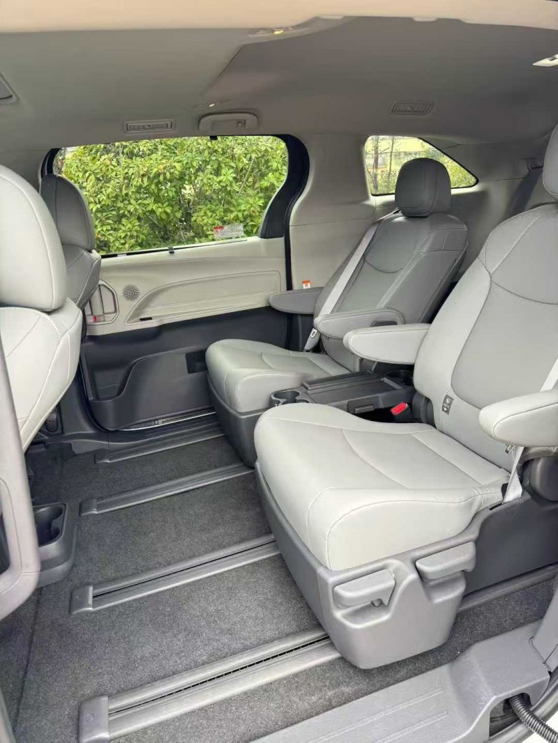 泰安25年丰田格瑞维亚8