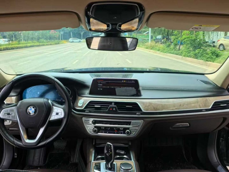 泰安21年宝马7系5