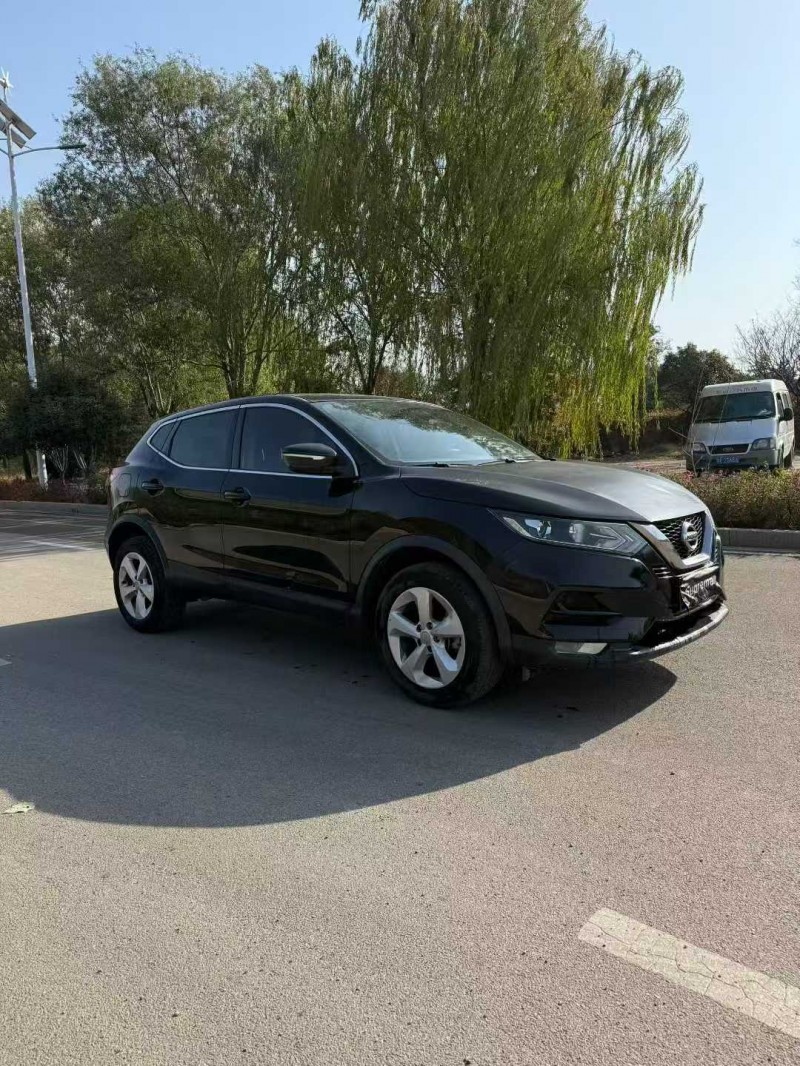 济宁22年日产逍客2