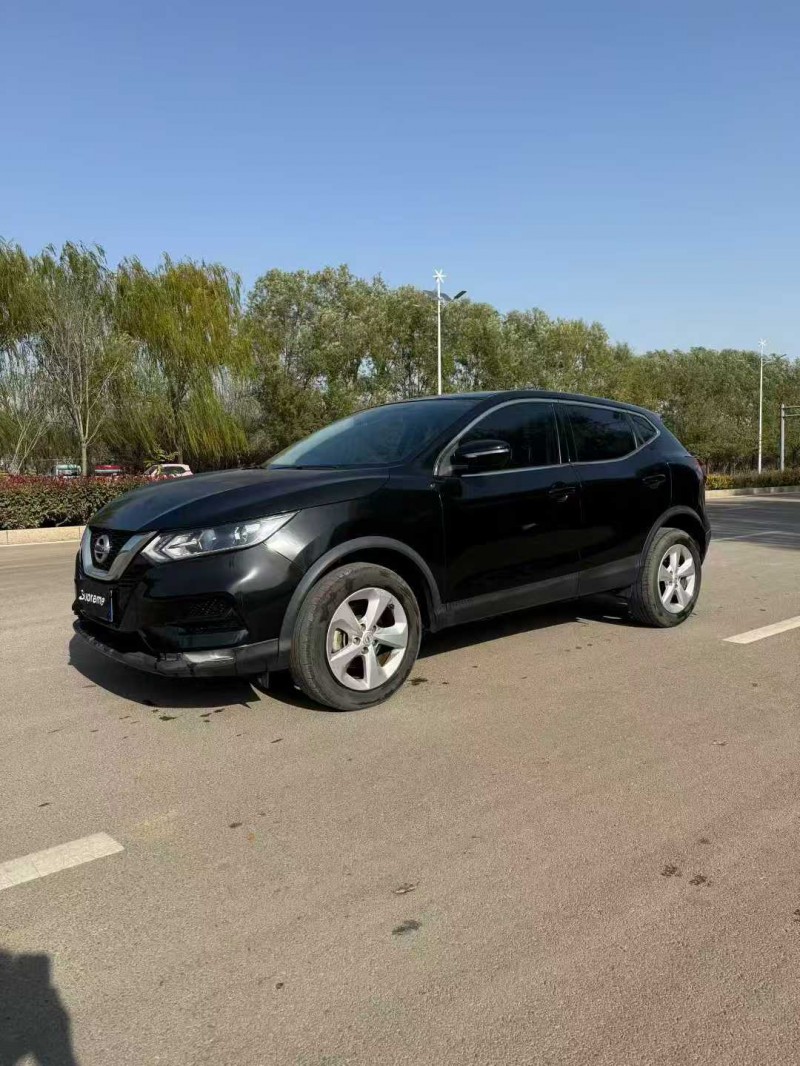 济宁22年日产逍客3