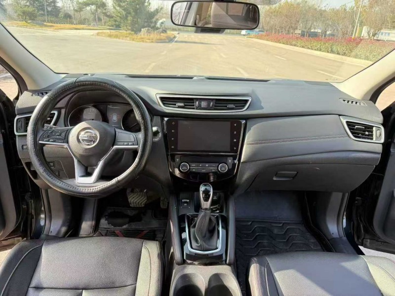 济宁22年日产逍客4