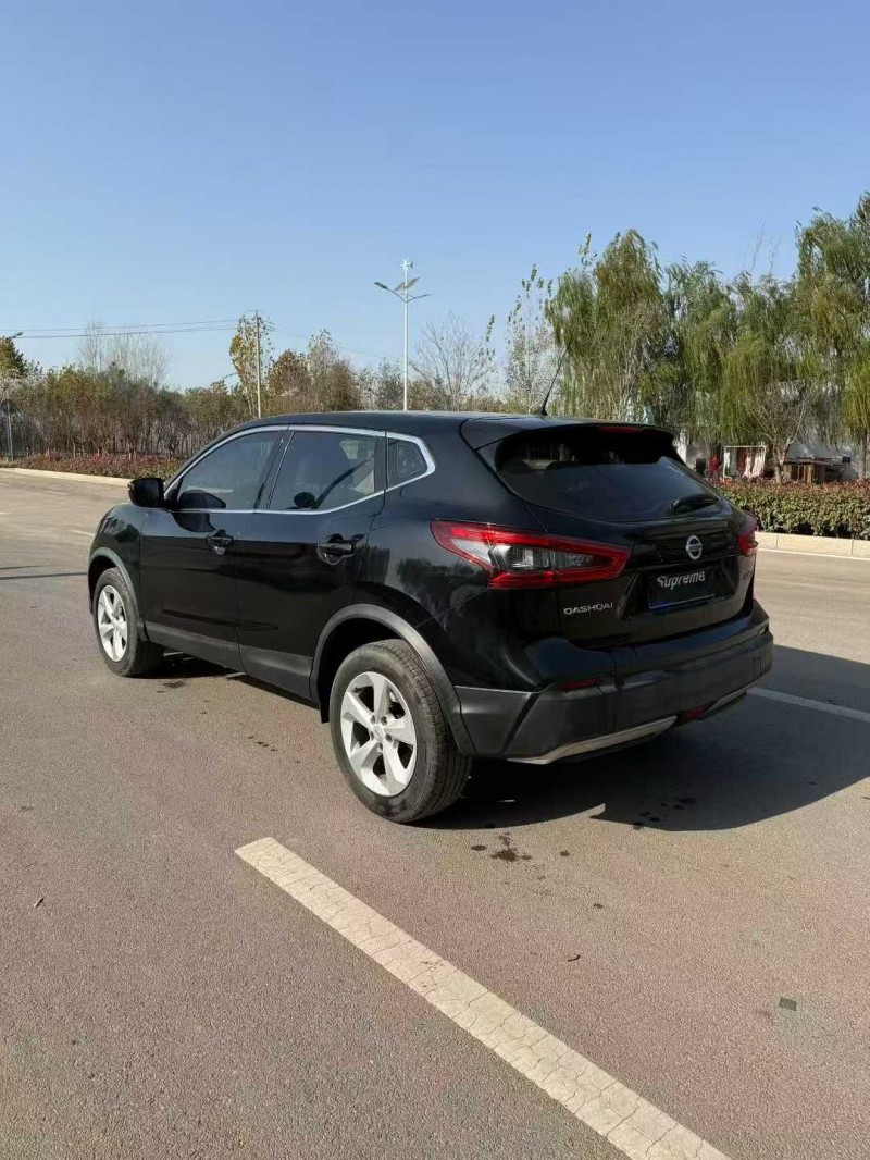 济宁22年日产逍客7