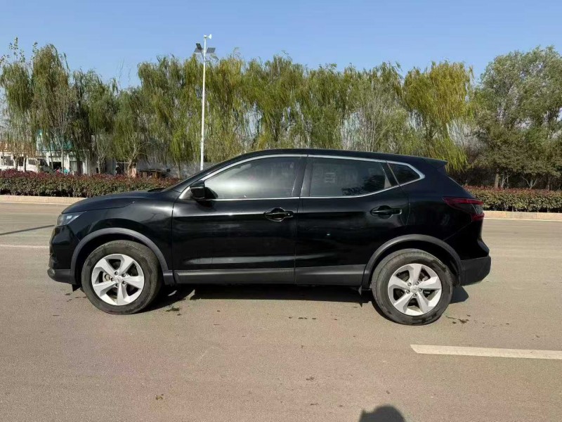 济宁22年日产逍客8