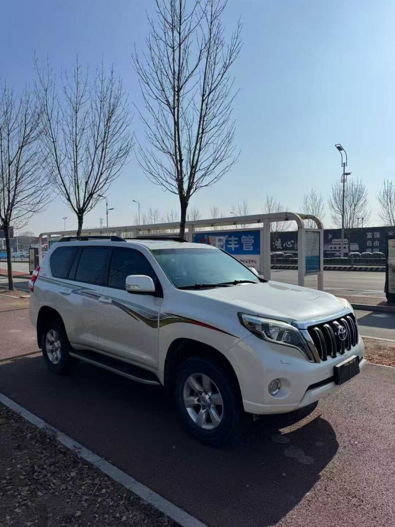 青岛17年丰田普拉多3