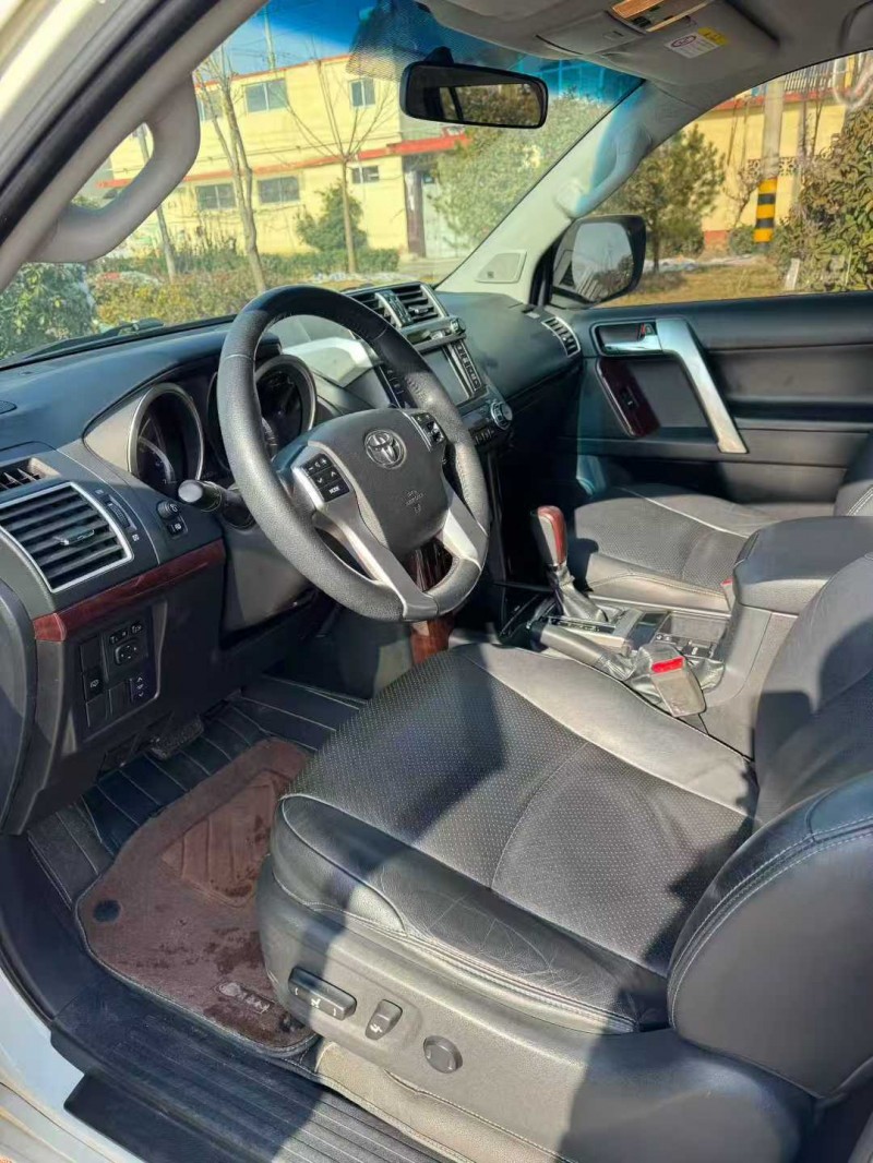 青岛17年丰田普拉多4