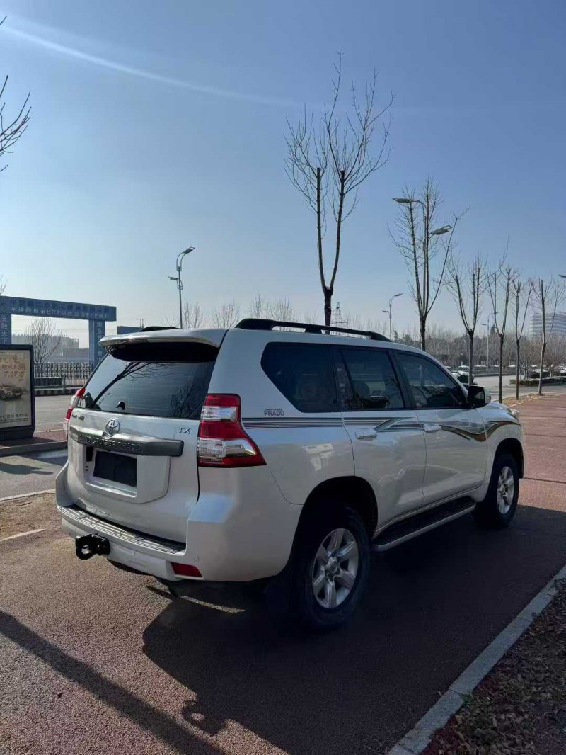 青岛17年丰田普拉多8