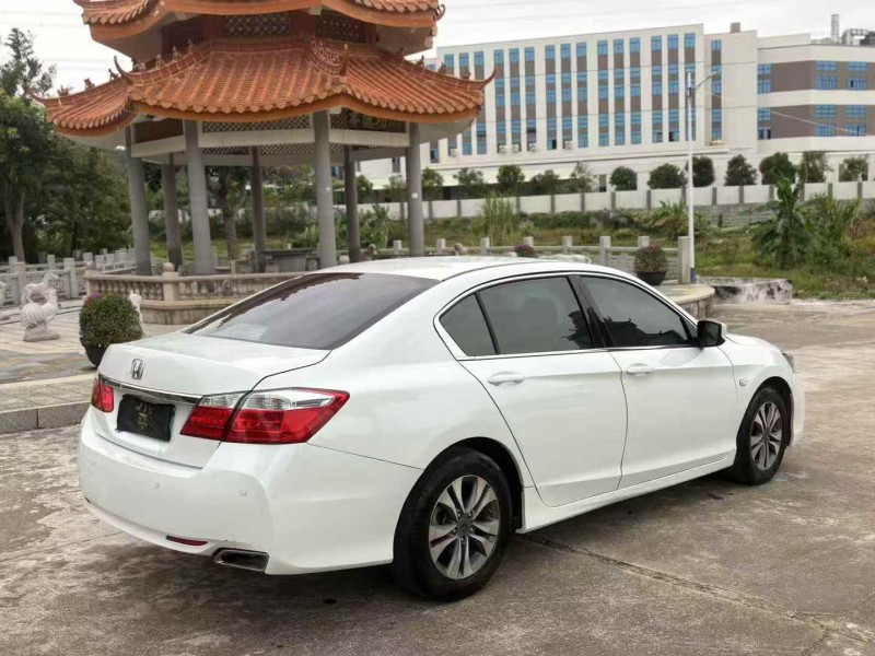 揭阳16年本田雅阁6