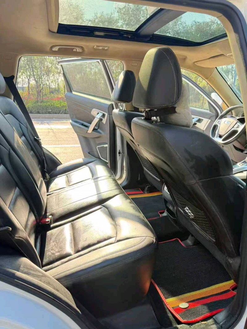 济宁20年吉利博越6