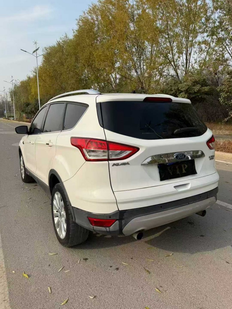 济宁16年福特翼虎9