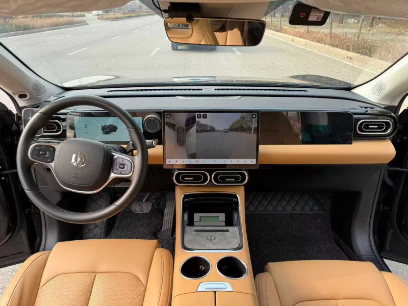 淄博24年零跑汽车C114