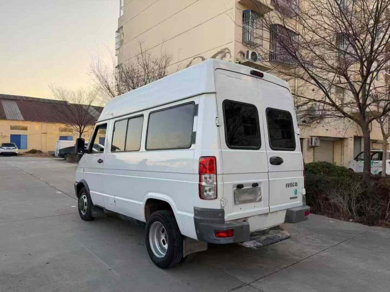 徐州23年依维柯得意3