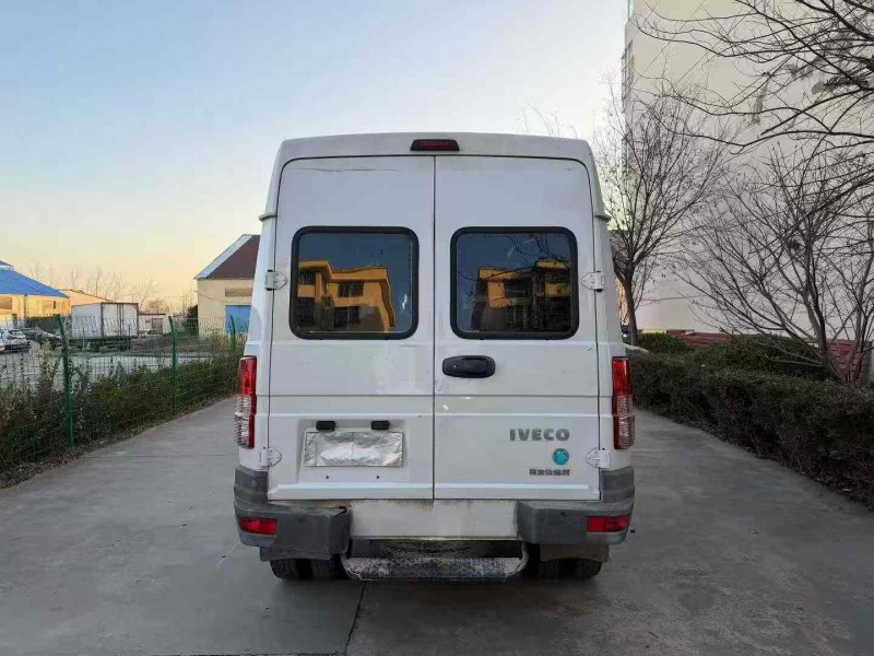 徐州23年依维柯得意9