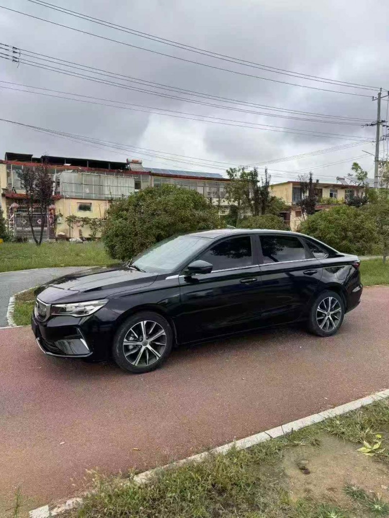 枣庄22年吉利帝豪2