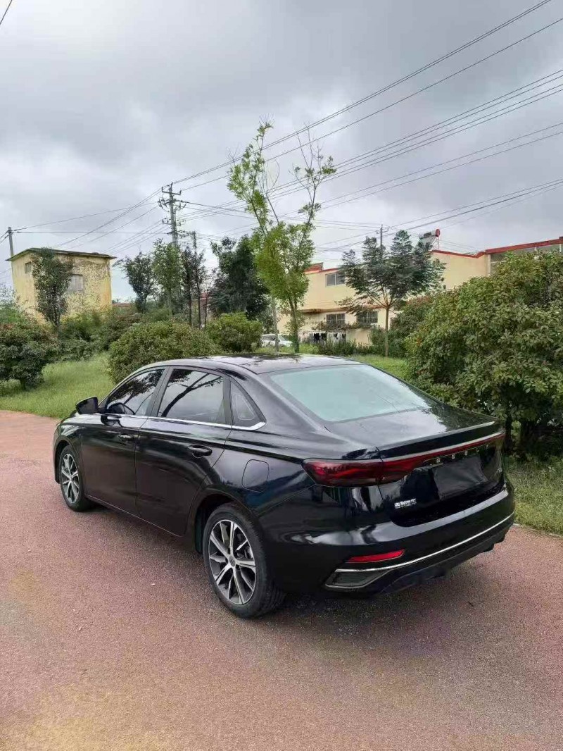 枣庄22年吉利帝豪7