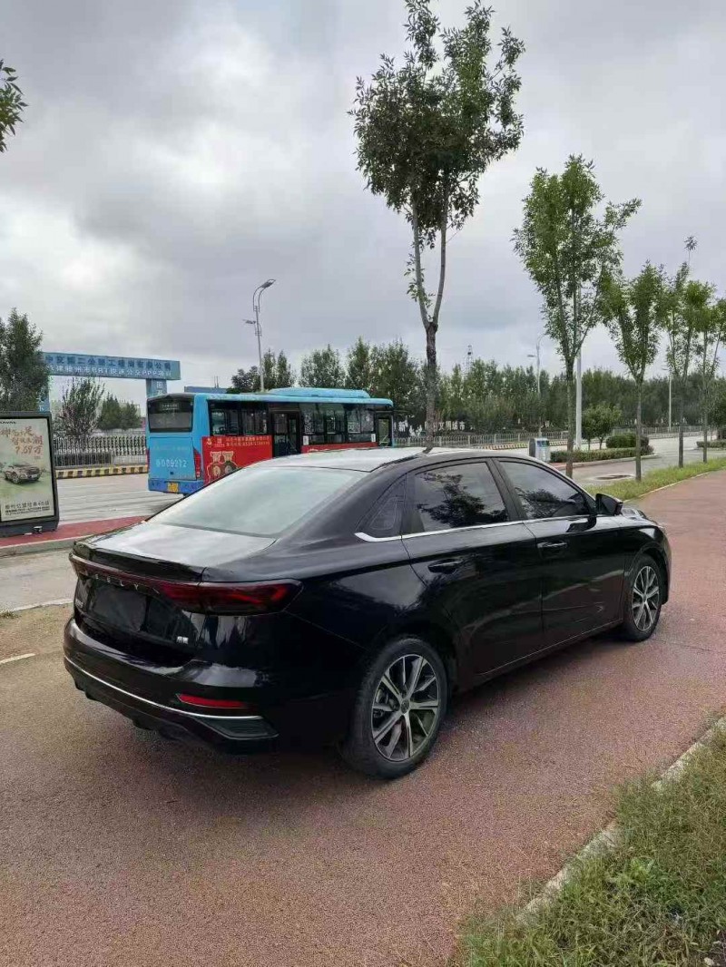 枣庄22年吉利帝豪8