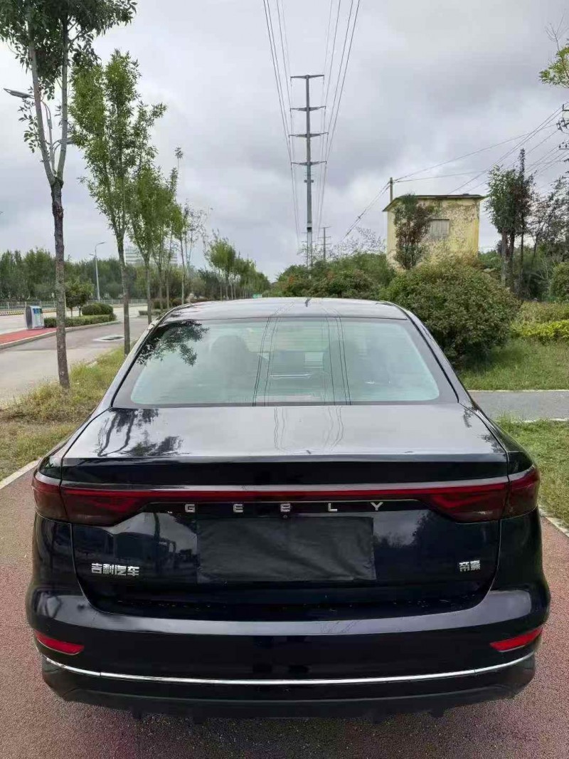 枣庄22年吉利帝豪9