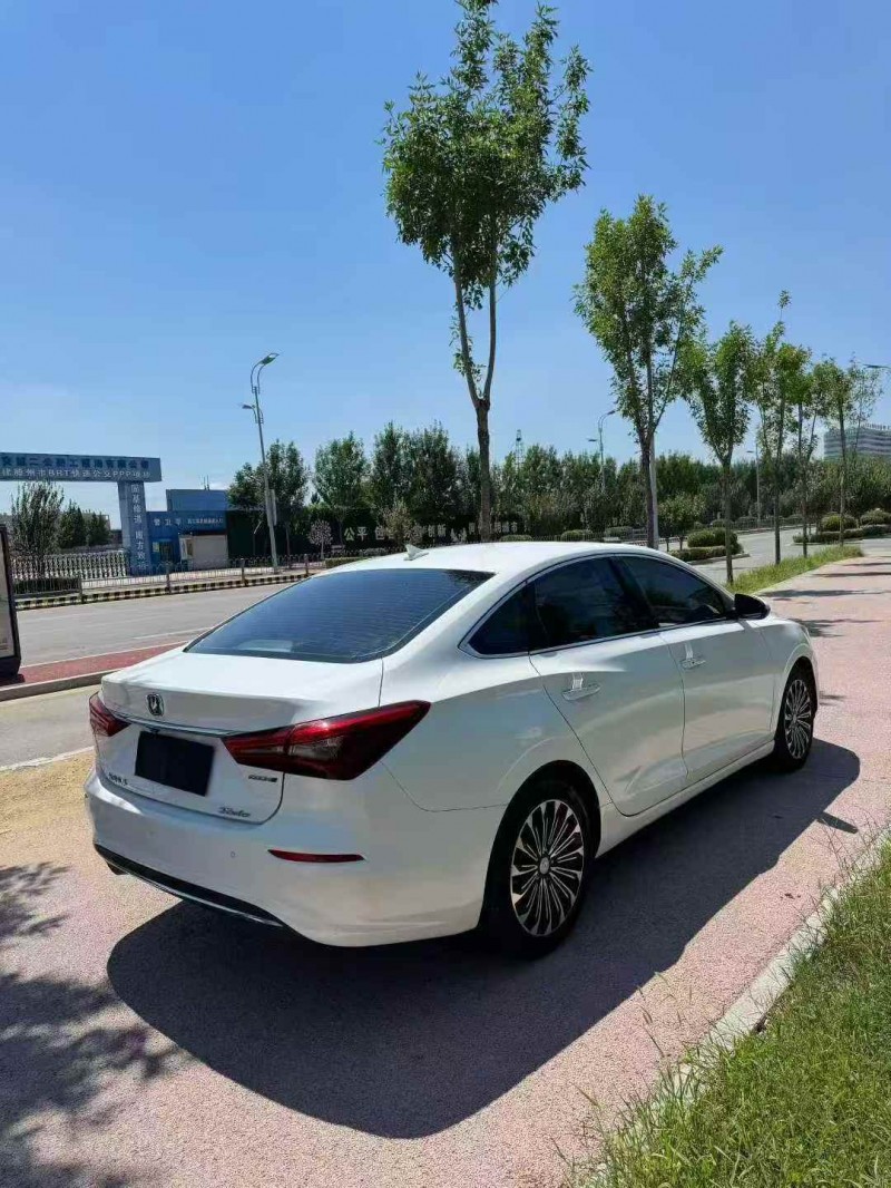 枣庄18年长安汽车逸动8