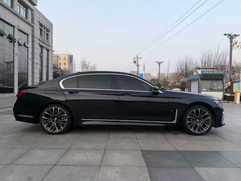 济宁20年宝马7系8