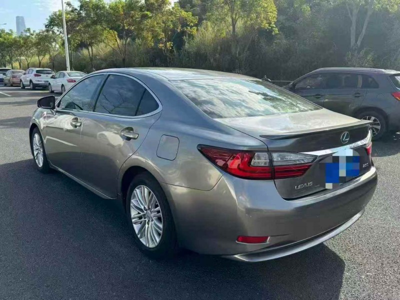 广州18年雷克萨斯ES7