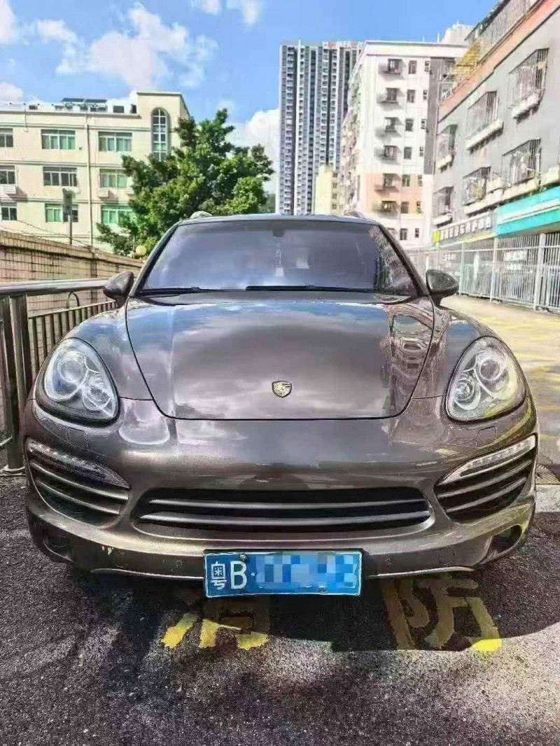 广州12年保时捷卡宴1