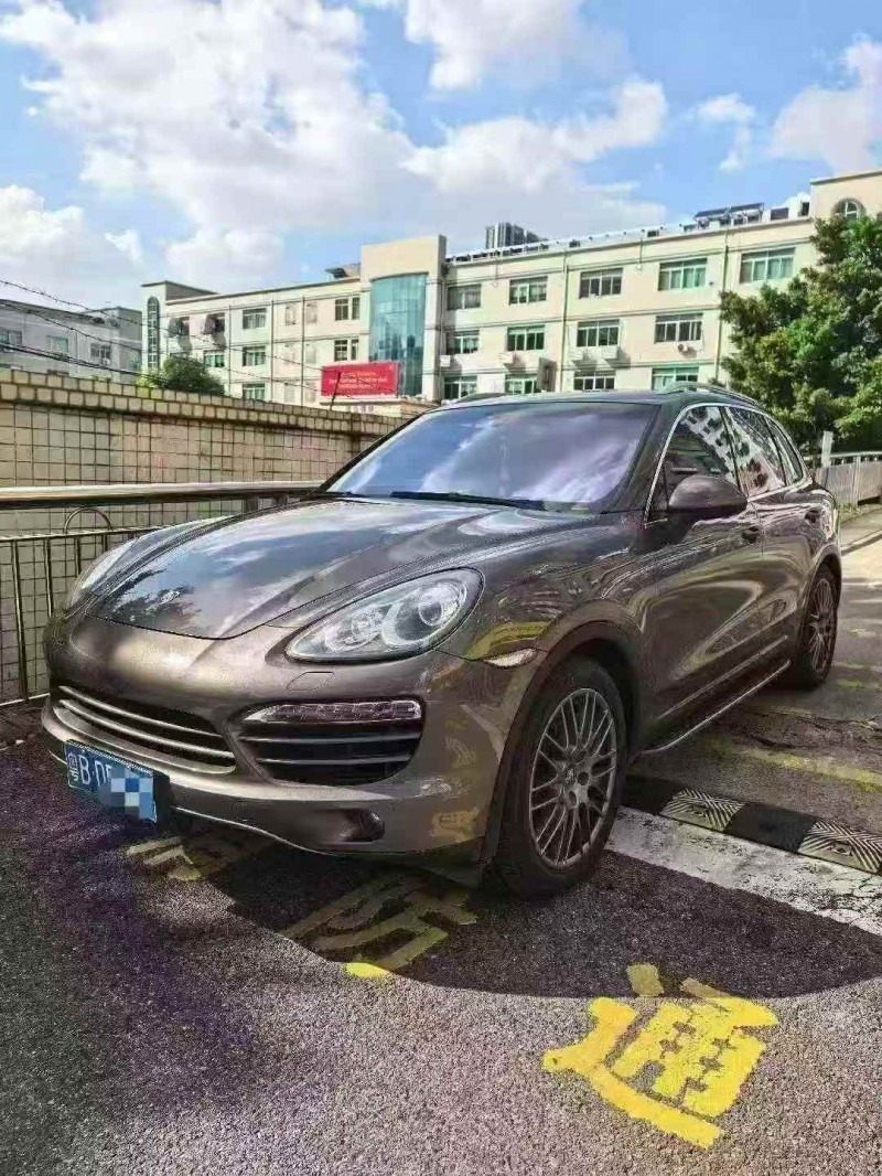 广州12年保时捷卡宴2