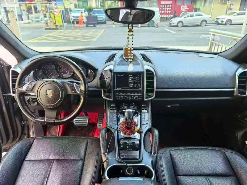 广州12年保时捷卡宴6