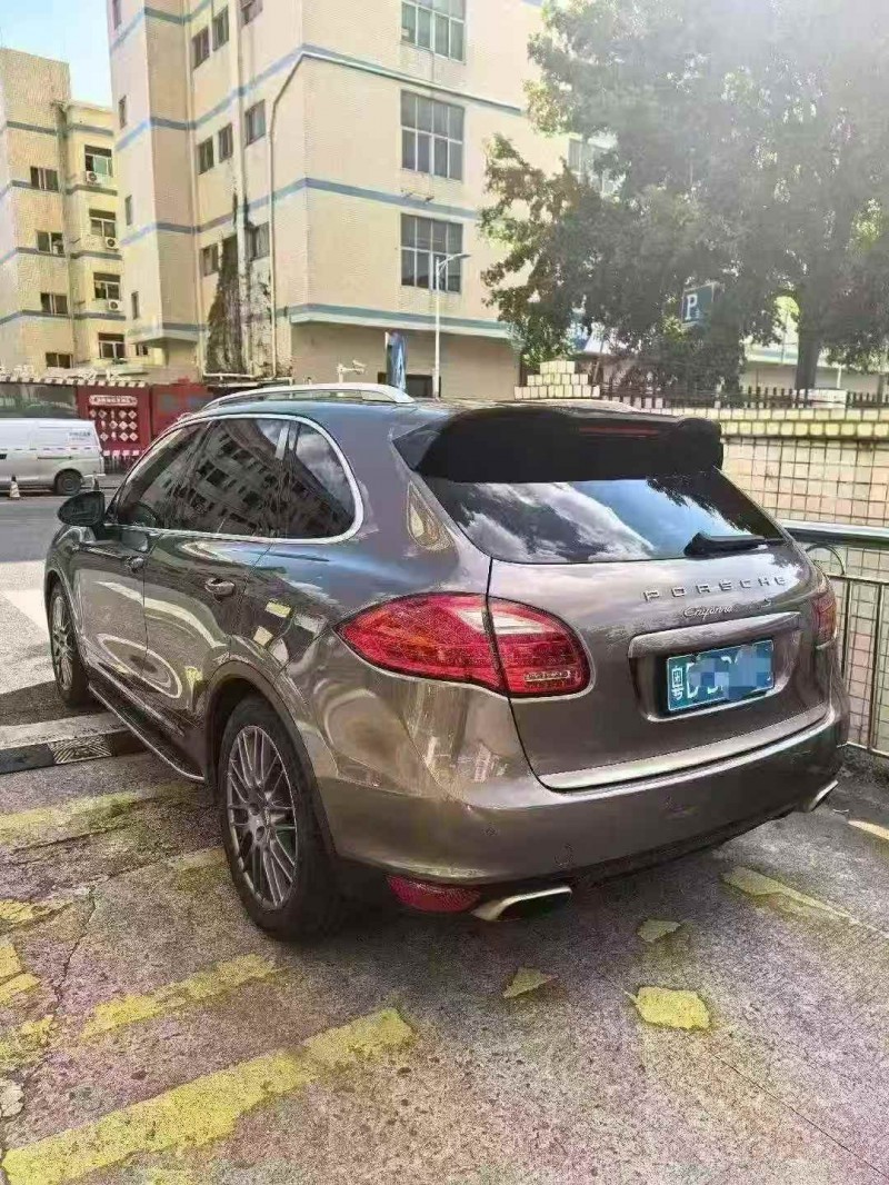 广州12年保时捷卡宴8