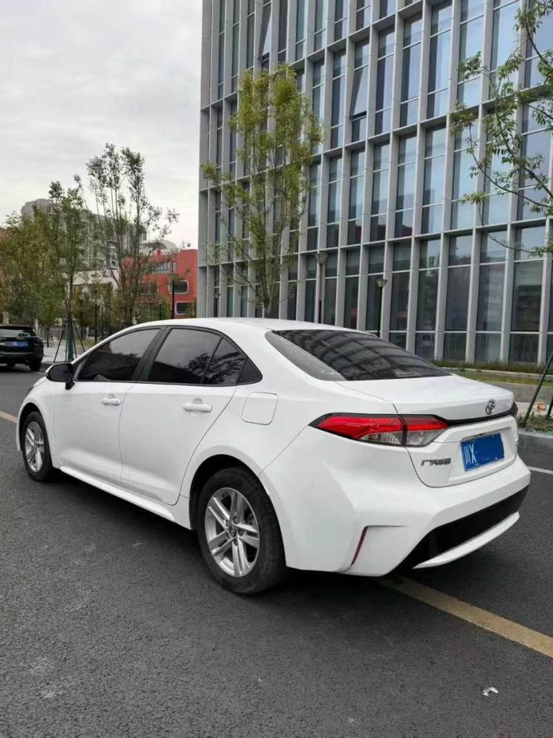 成都22年丰田雷凌3