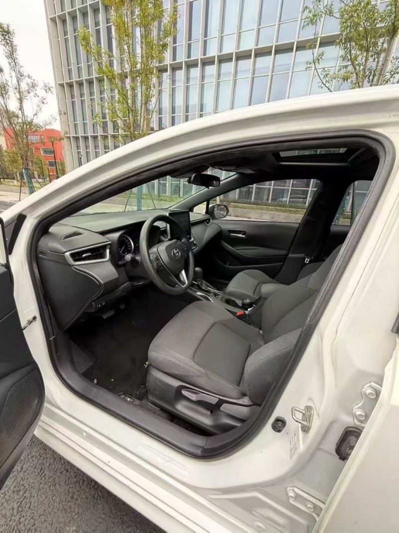 成都22年丰田雷凌5