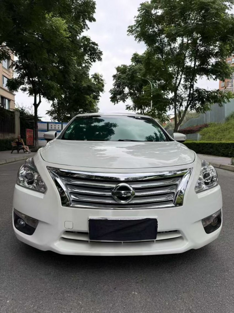 成都15年日产天籁1